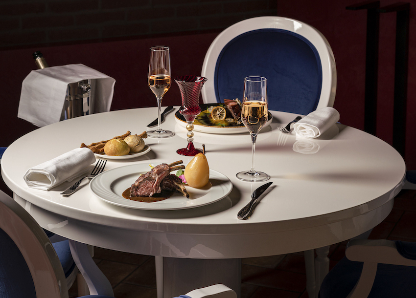 Una serie di corsi di cucina che l'executive chef Francesco de Francesco tiene online.