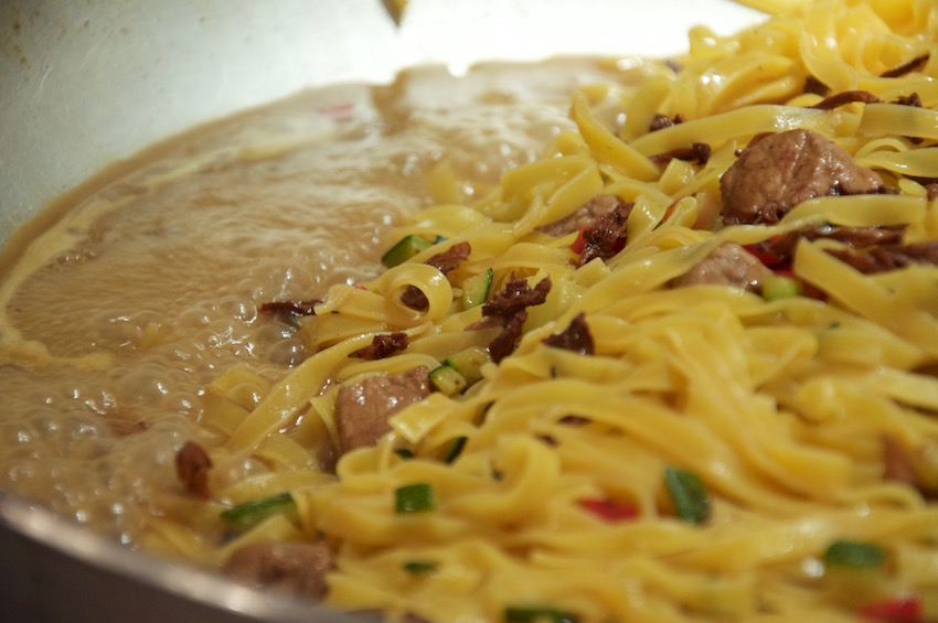 Spadellare la pasta è un'arte che ogni appassionato di cucina deve conoscere.