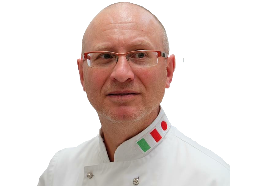 Il docente dei corsi di cucina professionale, l'executive chef Francesco de Francesco.