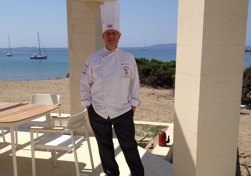 Eccomi sull'isola di Erikoussa, in Grecia, dove ho avviato un ristorante.