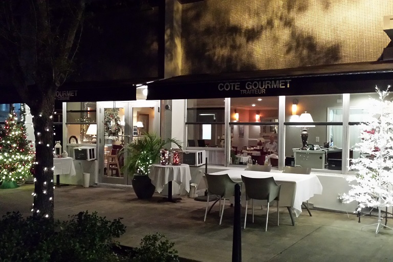 L’ingresso del ristorante francese Côté Gourmet di Miami Shores, in Florida.